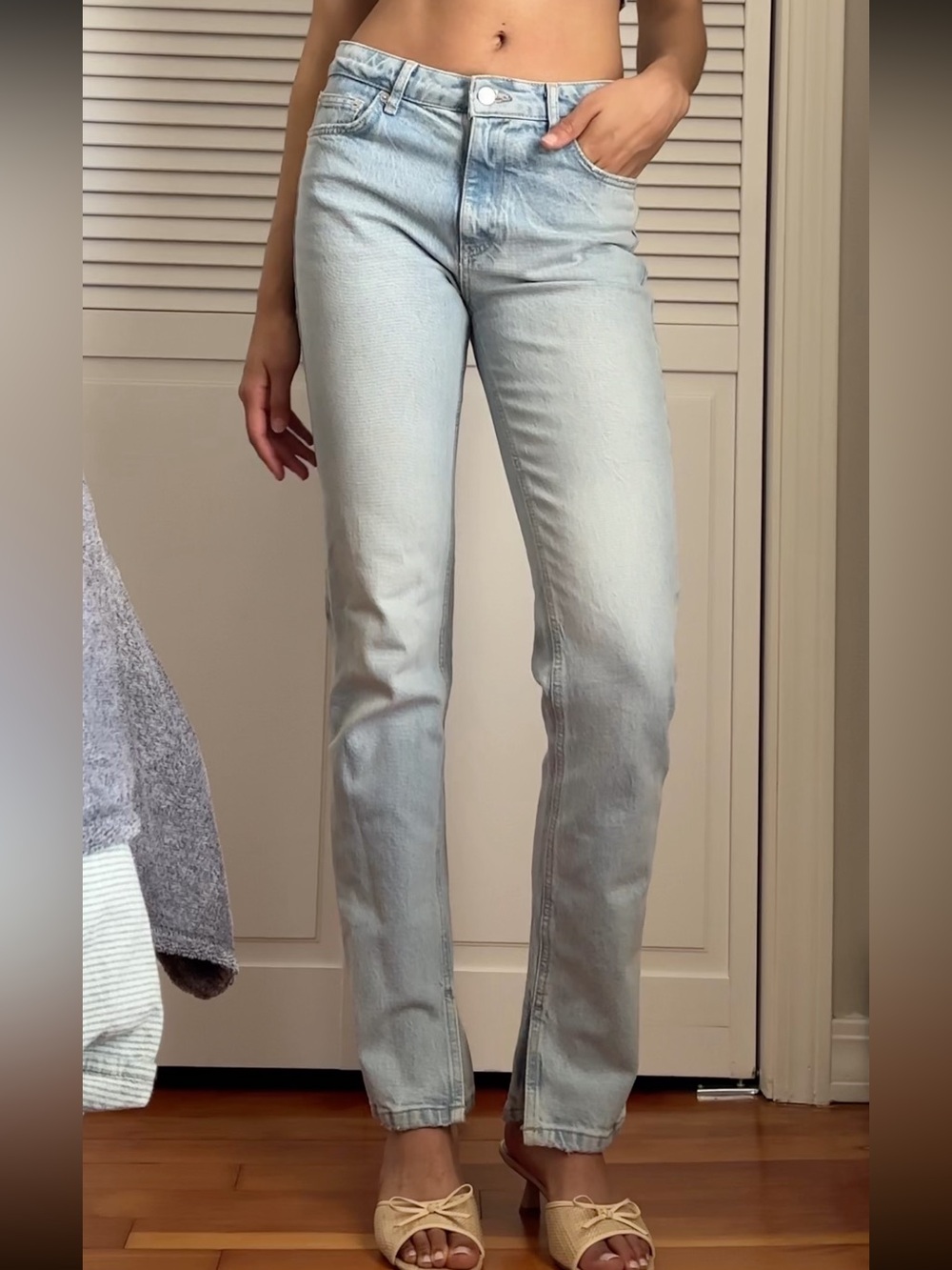 Zara Light Wash Mid-Rise Women’s Jeans size 4/27
